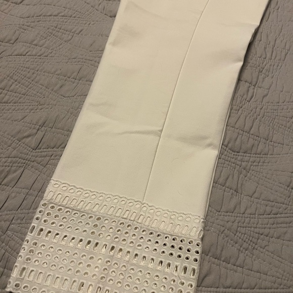 ANN TAYLOR WHITE PANTS WITH DETAIL SIZE 6. - Picture 2 of 14